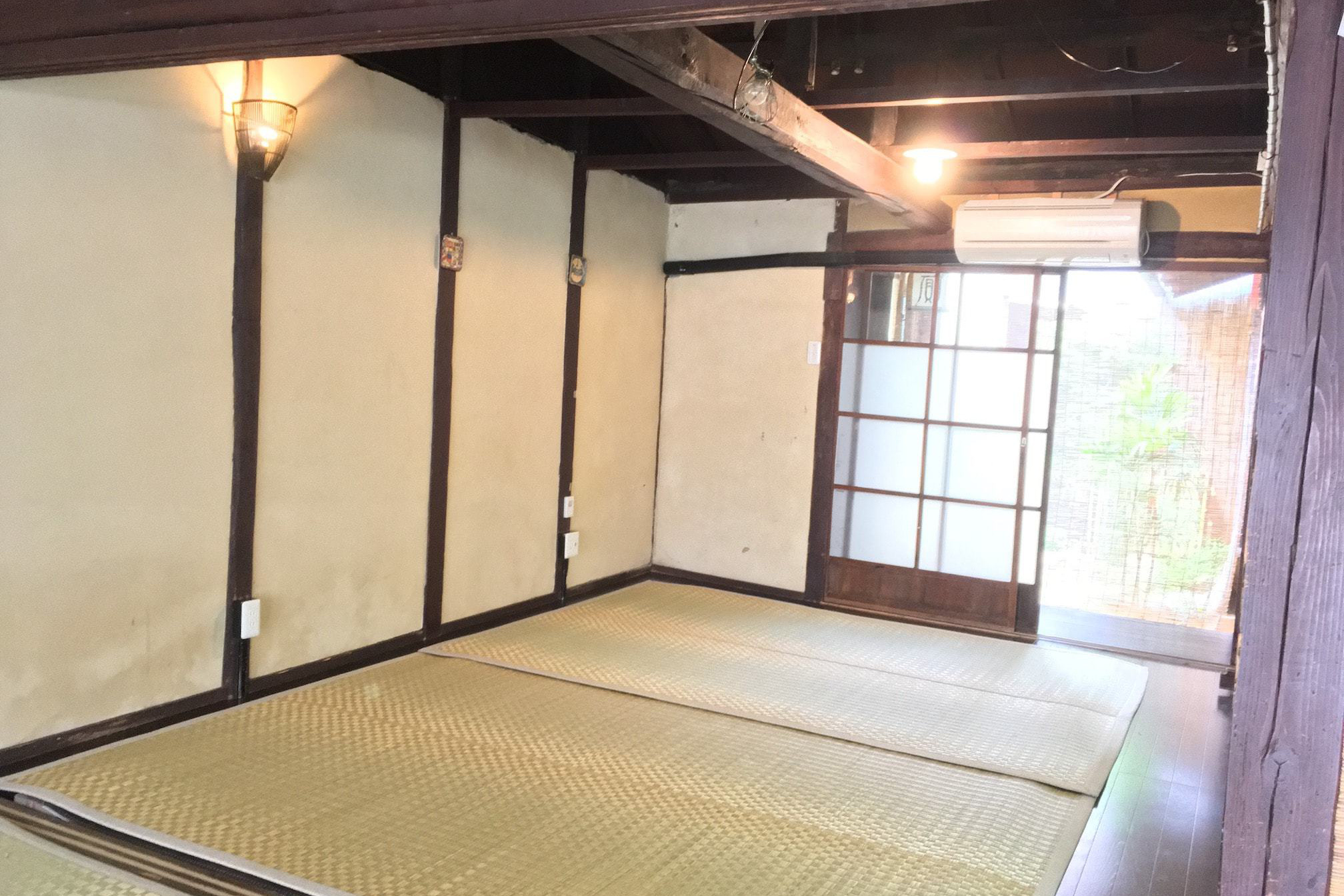 客間から中庭方向